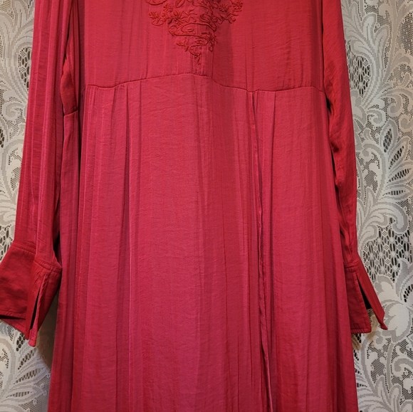 Free People L Vintage Pink Satin Embroidered Long Sleeve Tunic Top w/ Front Slit - Picture 3 of 8